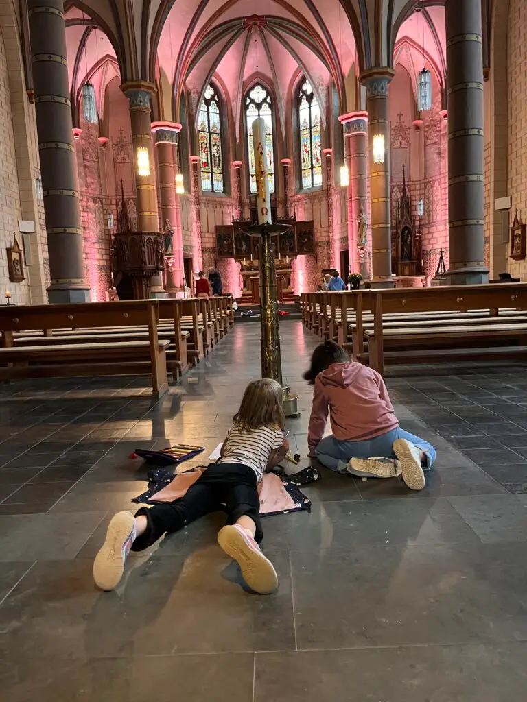 Kinder in der Radwege- und Wanderkirche